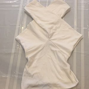 Crossover creme white shoulder top S/M